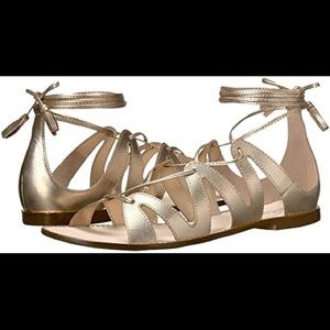 Lilly Pulitzer Fit to be tied Shoes size 10 NWT